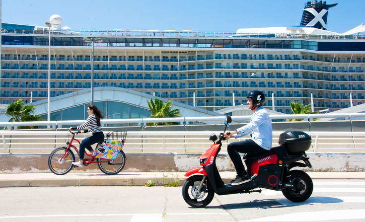 wide_shot_bike_and_scoot